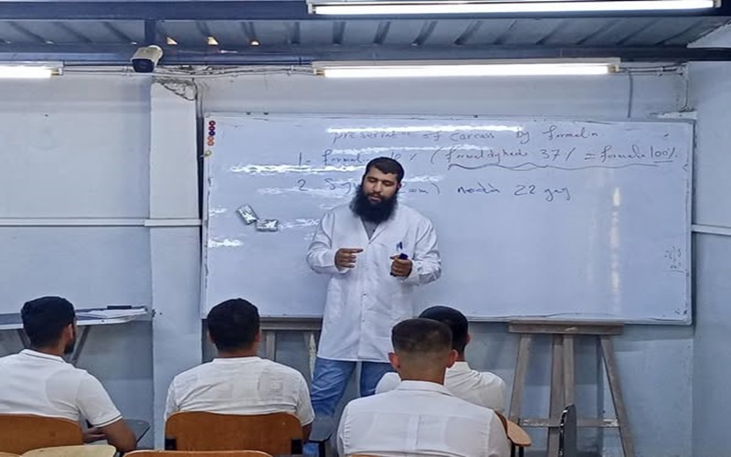 المستوصف البيطري التعليمي يستقبل الحالات المرضية .