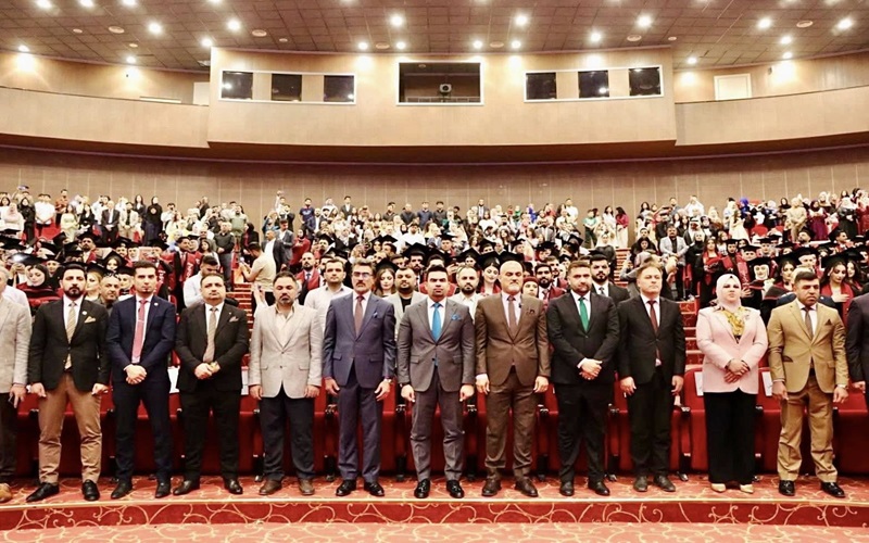 عميد كلية الطب البيطري تشارك في احتفالية كلية التمريض بتخرج كوكبة جديدة من طلبتها .