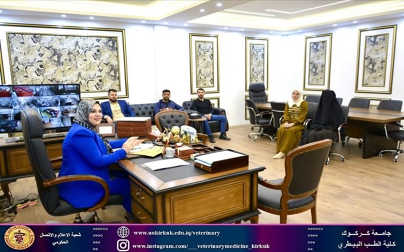 عميد كلية الطب البيطري تحقق اجتماعاً مع الاطباء البيطريين 